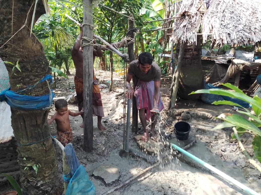 Plus de 700 forages, Bangladesh