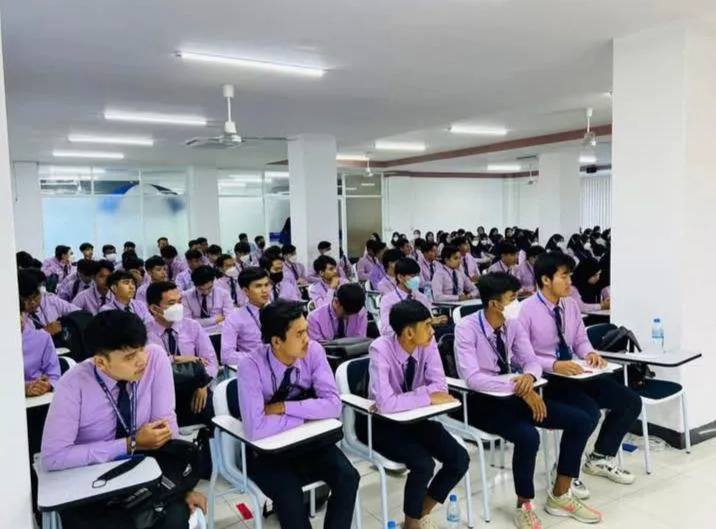 Écoles et bourses universitaires, Cambodge