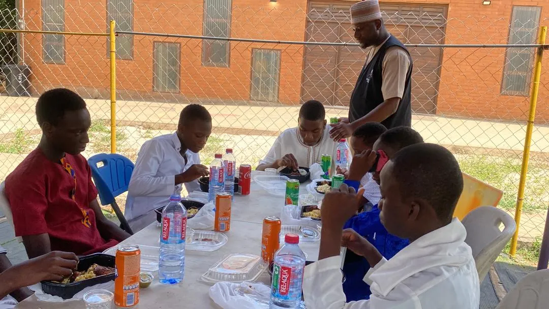 Dons et soutien aux orphelinats, Ghana