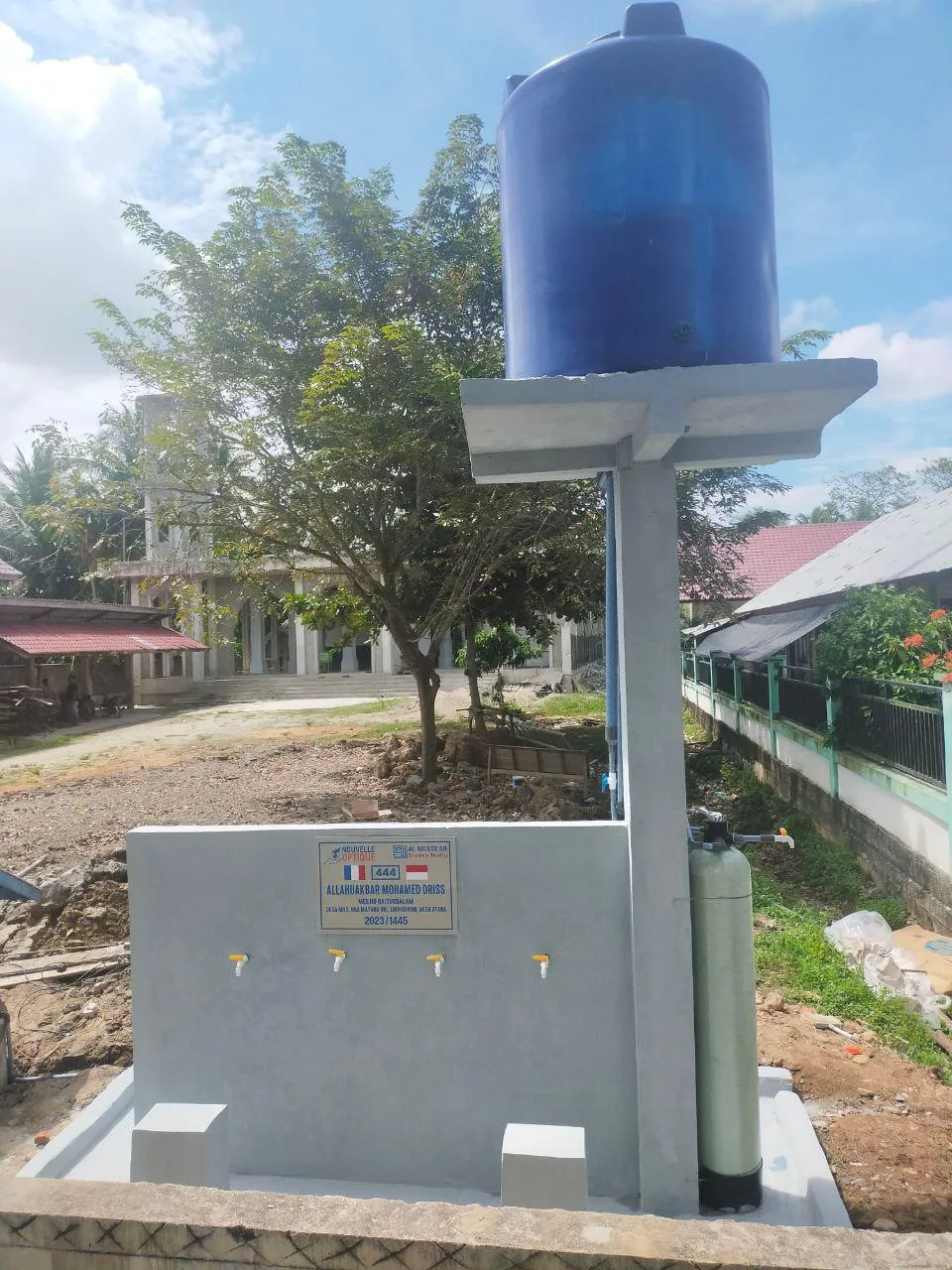 Accès à l'eau potable - 661 puits et 39 réservoirs, Indonésie